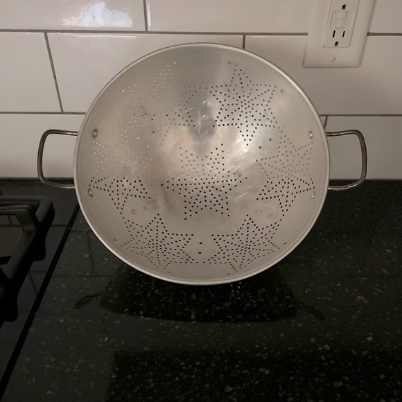 Vintage 1950s Metal Mirro Aluminum Star Pattern Strainer on 3 feet - Picture 3 of 8